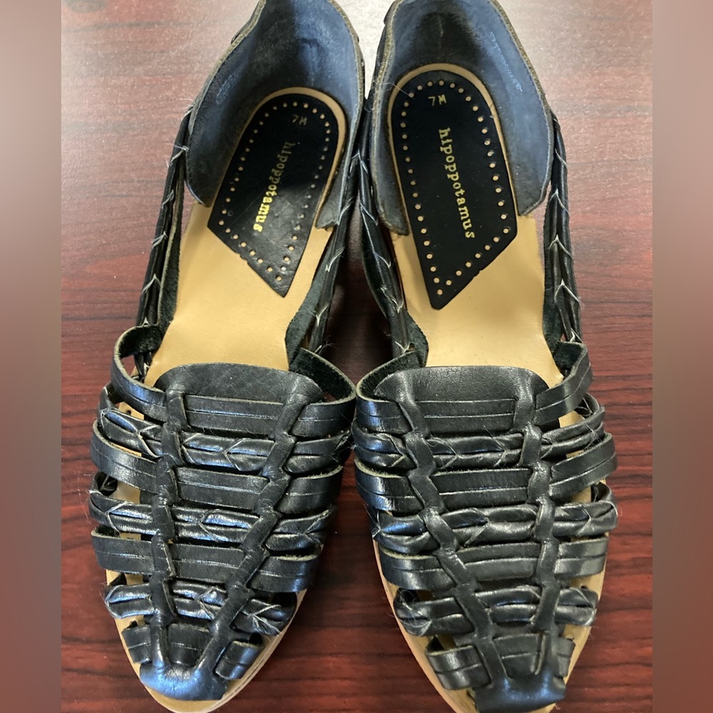 NWOT...Hippopotamus Brazilian leather black flats.